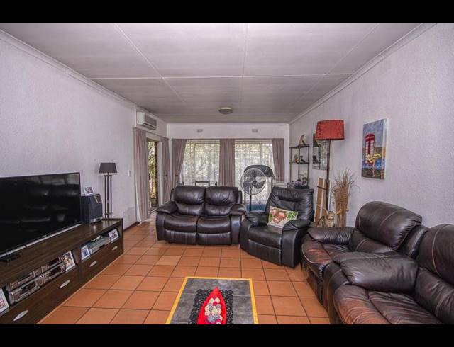 3 BEDROOM TOWNHOUSE FOR SALE IN NEW REDRUTH